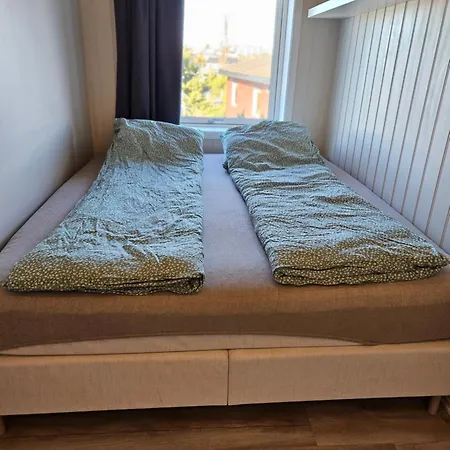 Heges Place דירה